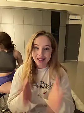 Show modela Nura_n_Sarah na web-kameri