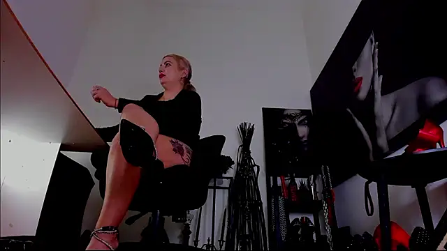 MistressDemi Chat XXX in diretta