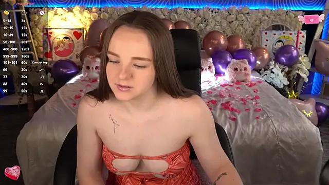 Živý XXX chat FoxyShy