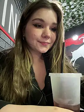 PumaShyXD élő XXX-chatje