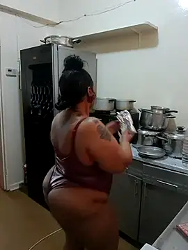 Chatroom XXX en direct de MONSTERTITS44DDD