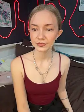 MilaMoone: απευθείας συνομιλία ΧΧΧ