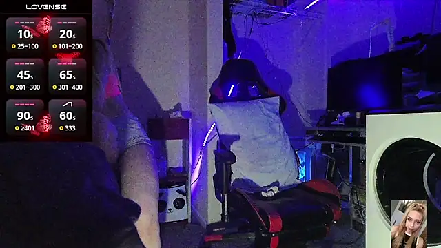 Blondiewithanass' Live XXX Chat