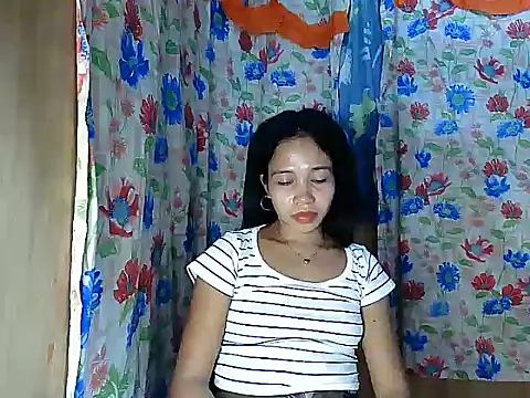 PinaySkinnyGirl's Live XXX Chat