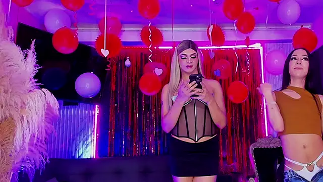 Chat +18 de Queens_Wonders_Blonders ao vivo