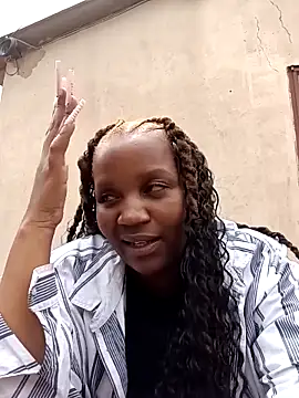 Chat +18 de ThaBundaa ao vivo