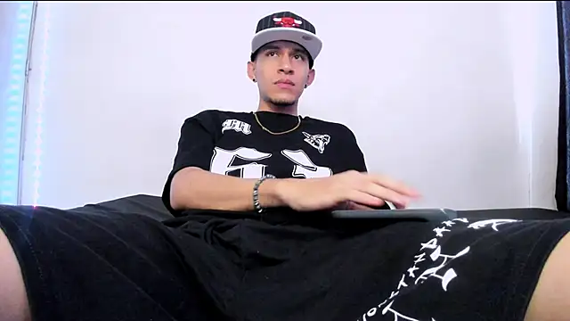 Chat +18 de Samuel_Suarez ao vivo