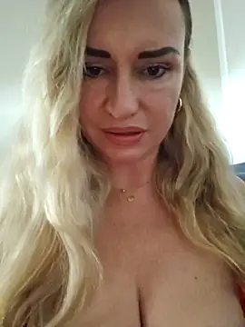 XXX chat uživo modela MalienaCarolina