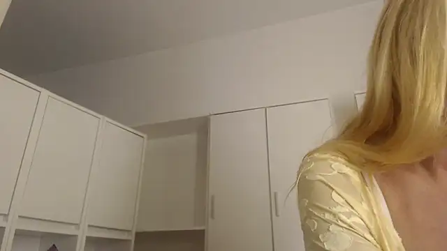 _karolynesyera_ Chat XXX live