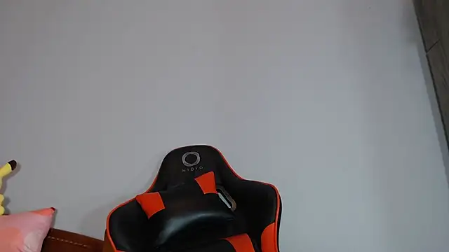 hot-nikol: онлайн-секс-чат