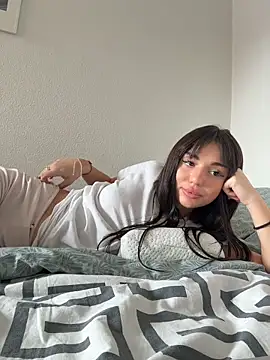 SilkyMira live XXX chat