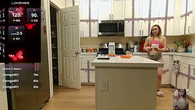 Chat +18 de Blondiewithanass ao vivo