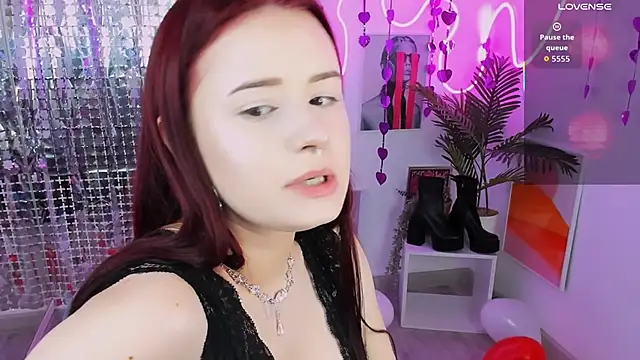 Lily_Moonlight: онлайн-секс-чат