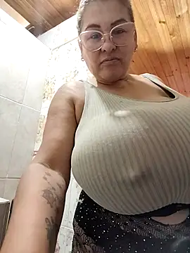 Chat XXX en directo de AlexxiaaMat