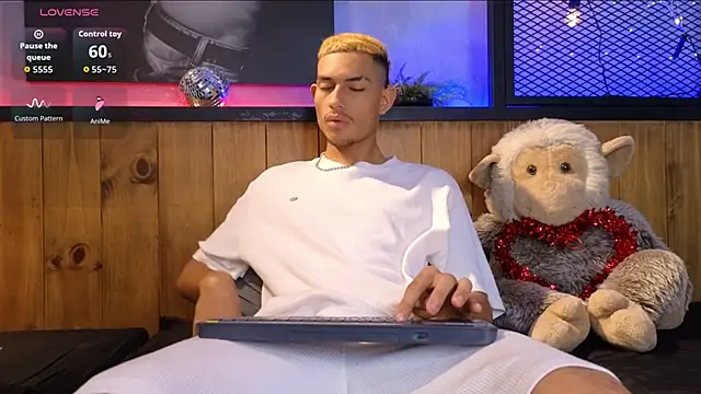 ItsZairen live XXX chat