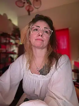 MarlaFknSinger élő XXX-chatje