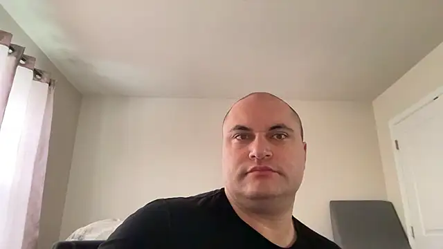 Show modela SluggishChase99 na web-kameri