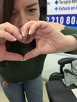 NATHALIA-28_ Adlı Modelin Canlı XXX Sohbeti