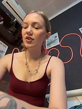 MilaMoone Adlı Modelin Canlı XXX Sohbeti