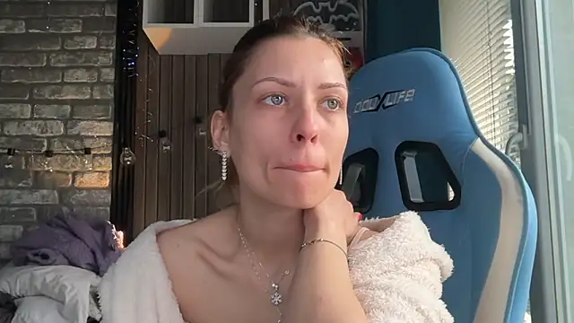 karo123421 élő XXX-chatje