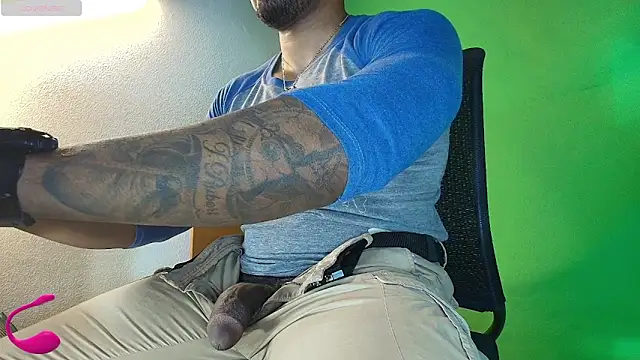 Show modela hot_black3 na web-kameri