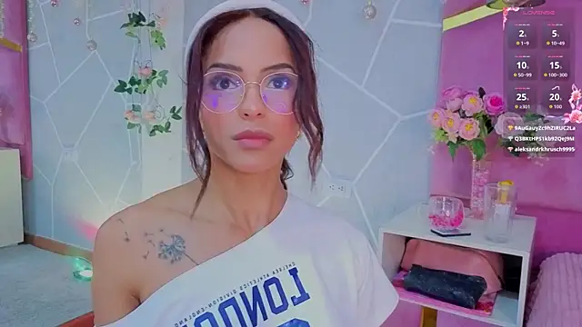 Chat +18 de EmmyCortez ao vivo