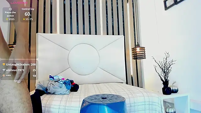 Natzuki_1: διαδικτυακό σόου στην κάμερα