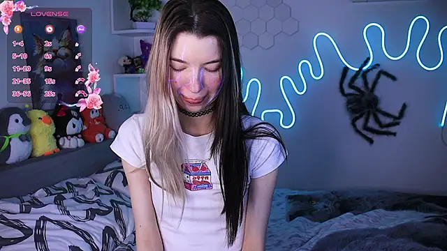 Онлайн чат XXX Emmie_shy