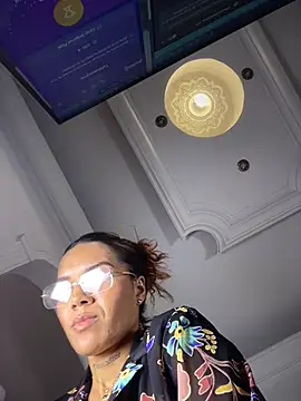 แชท XXX สดของ TahliaWayne