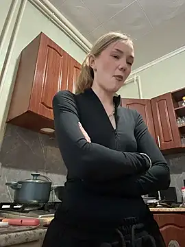 Pokazy przed kamerką – MilaMoone