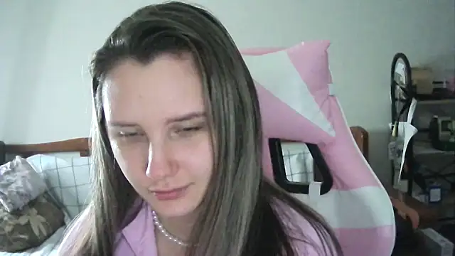 XXX chat uživo modela Caymira