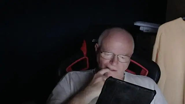 lonely_peter élő XXX-chatje