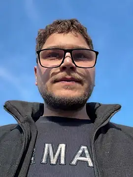 AquaSergei: διαδικτυακό σόου στην κάμερα