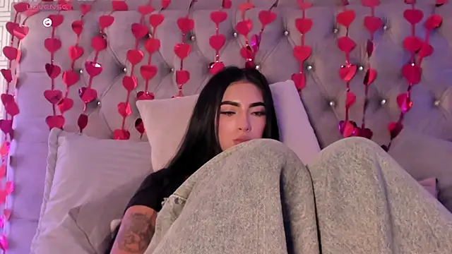 AriRobert_ Live XXX-chat