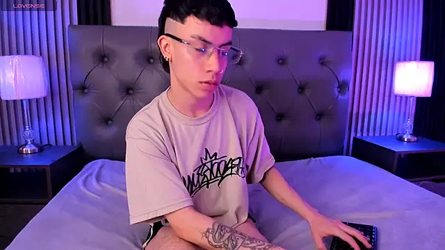 aaronjames1 ওয়েবক্যাম শো