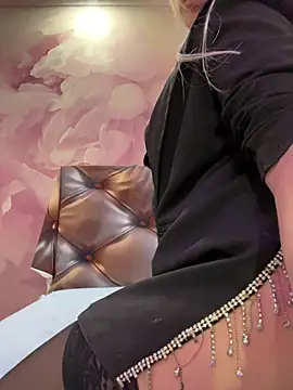 Vicsi30n Live XXX chat