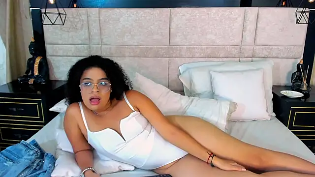 دردشة KaterinMoss الجنسية المباشرة