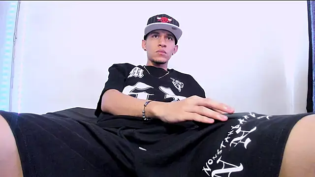 Samuel_Suarez Adlı Modelin Canlı XXX Sohbeti