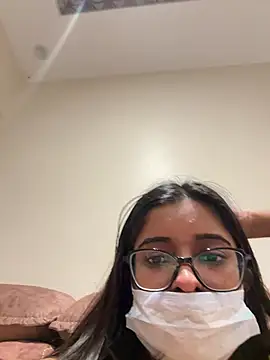 desitease élő XXX-chatje