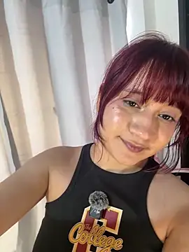Chat +18 de Lia-Cherry ao vivo