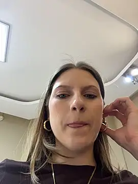 YourSweetArya: διαδικτυακό σόου στην κάμερα