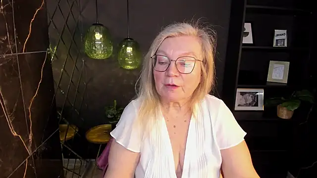 NataliMellow Adlı Modelin Canlı XXX Sohbeti