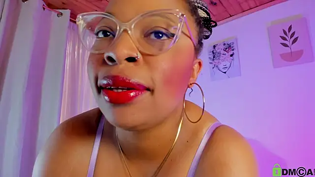 Chat XXX en directo de Lauraricci__