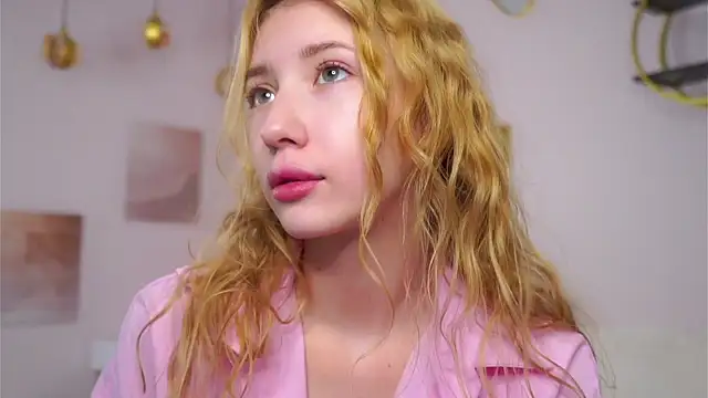 SunnivaCovil Chat XXX in diretta