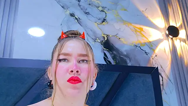 NathaxaLeans' Live XXX Chat