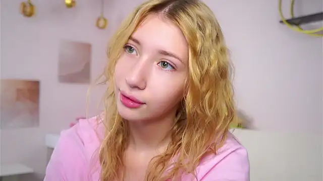 SunnivaCovil Chat XXX live