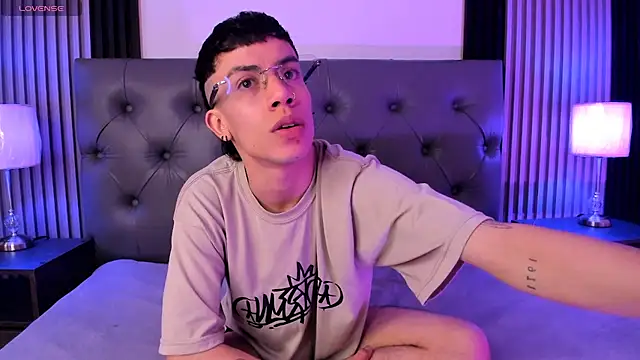 aaronjames1's Webcam Show