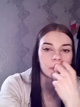 Show modela JhonSHelBy7LuNa na web-kameri