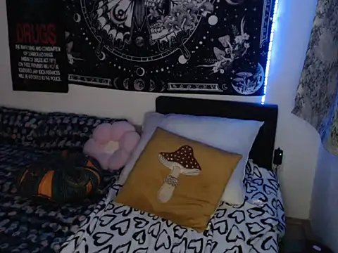 AlienforTwenty live XXX chat