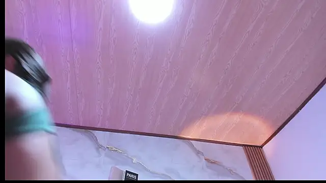 Show modela lily_phillips_ na web-kameri